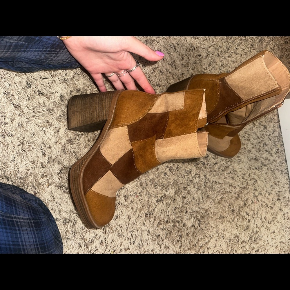 Cute boots!!! Too big for me size 9.5